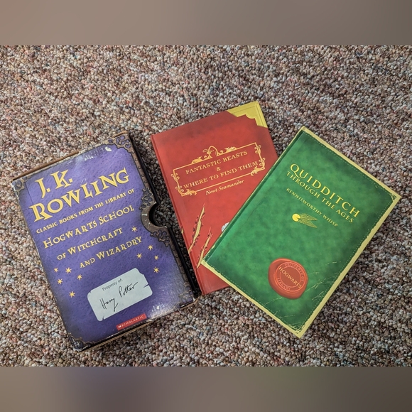Harry Potter Book set of 2 - Quidditch & Fantastic Beasts - Picture 1 of 9